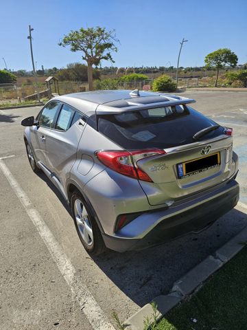 מודעת רכב טויוטה C-HR
