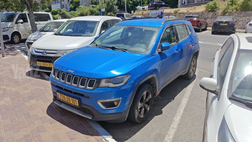 מודעת רכב ג'יפ קומפאס