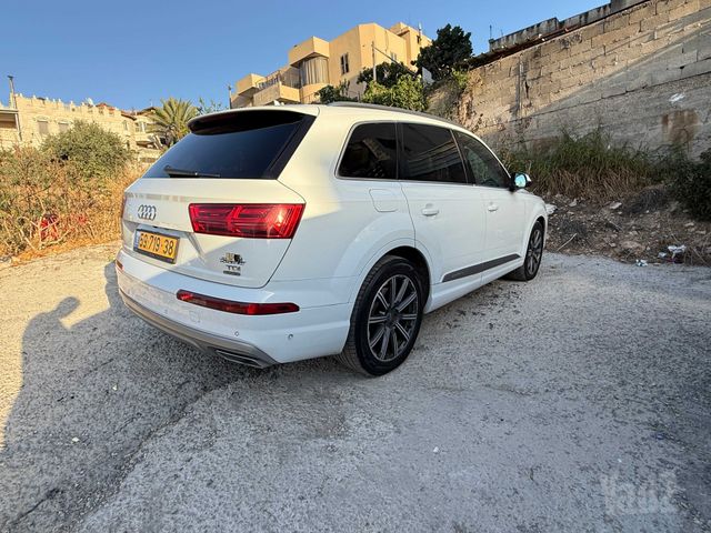 מודעת רכב אאודי Q7