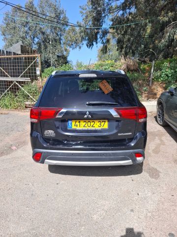 מיצובישי אאוטלנדר