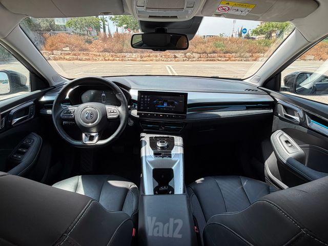 אם ג'י MG5
