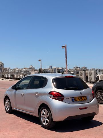 פיג'ו 208
