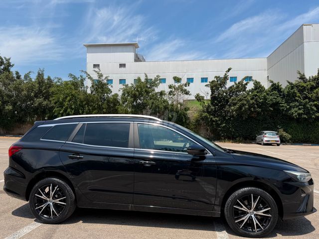 אם ג'י MG5