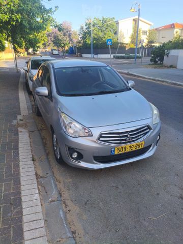 מיצובישי אטראז'