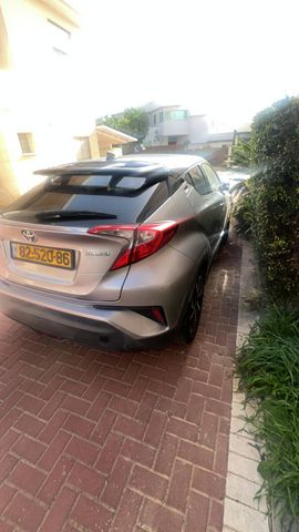מודעת רכב טויוטה C-HR