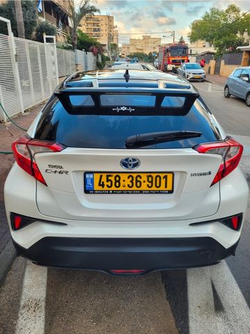 מודעת רכב טויוטה C-HR