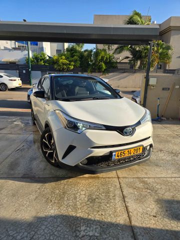 מודעת רכב טויוטה C-HR
