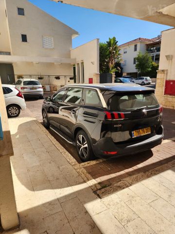 פיג'ו 5008