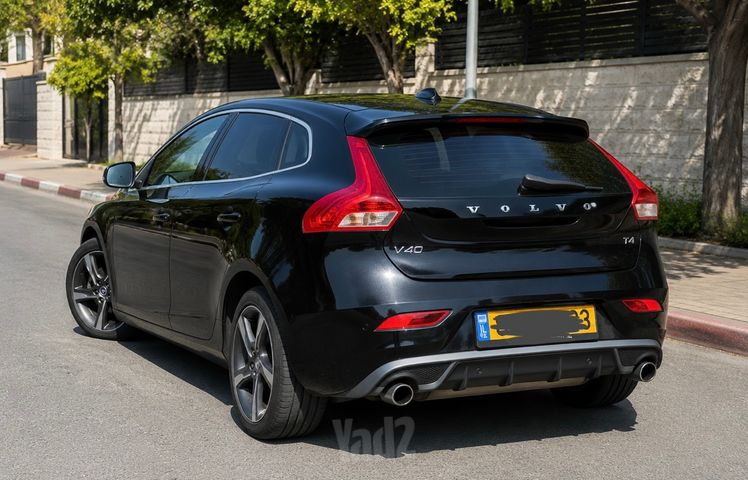וולוו V40