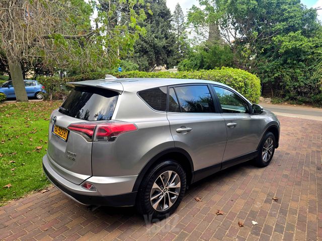 טויוטה RAV4