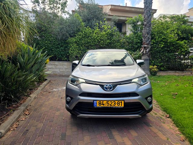 טויוטה RAV4