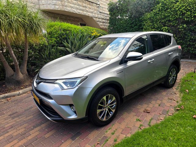 טויוטה RAV4