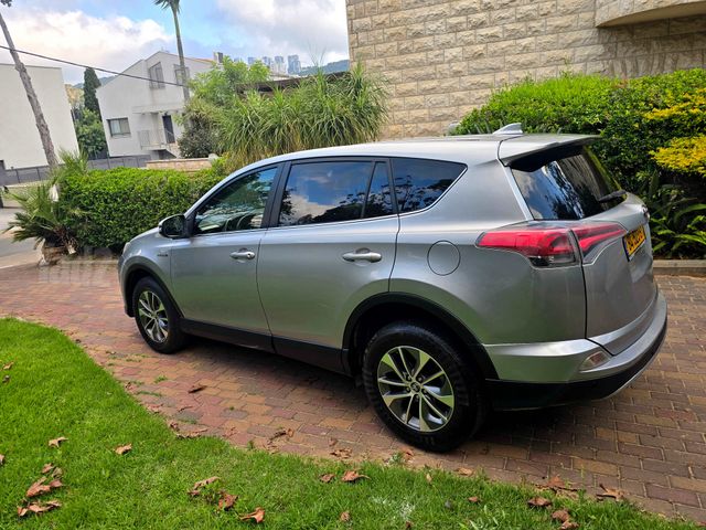 טויוטה RAV4