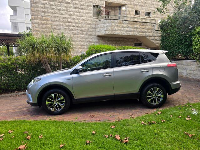 טויוטה RAV4