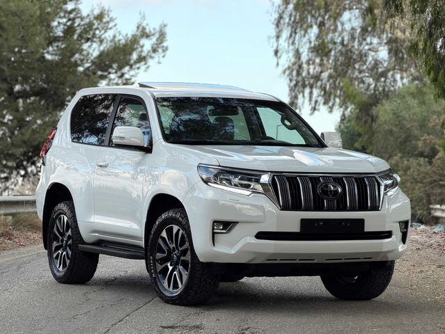 לנד קרוזר Luxury SWB אוט׳ 2.8 (204 כ״ס)