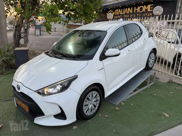 טויוטה יאריס