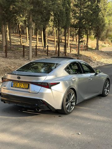 לקסוס IS
