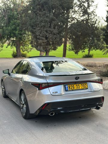 לקסוס IS