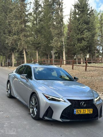 לקסוס IS