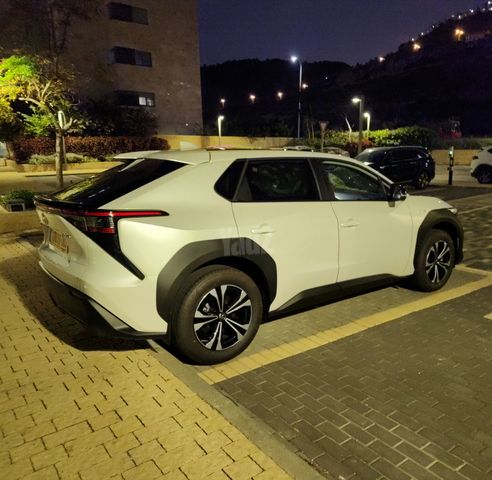 טויוטה bZ4X