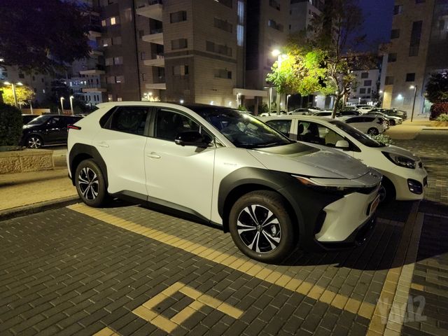 טויוטה bZ4X