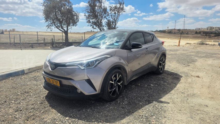 מודעת רכב טויוטה C-HR