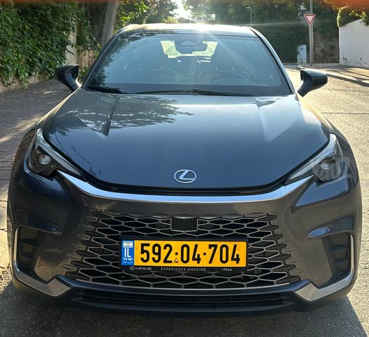 מודעת רכב לקסוס  LBX