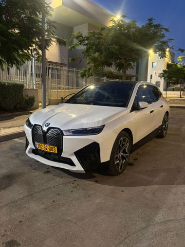 ב מ וו iX
