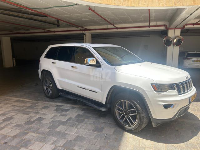 מודעת רכב ג'יפ גרנד צ'ירוקי