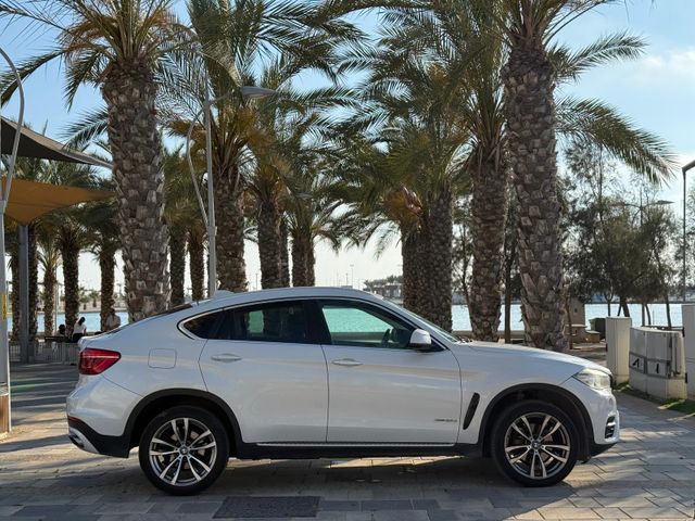 ב מ וו X6