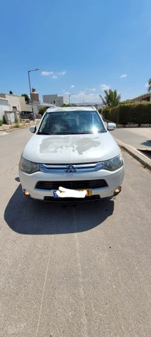 מיצובישי אאוטלנדר