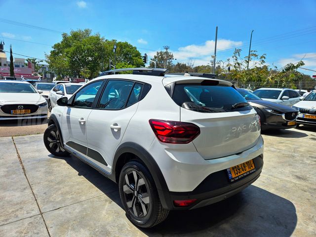 דאצ'יה סנדרו Stepway