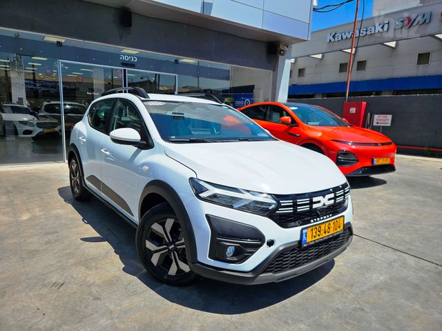 דאצ'יה סנדרו Stepway