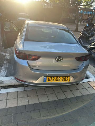 מודעת רכב מאזדה 3