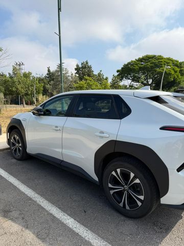 מודעת רכב טויוטה bZ4X