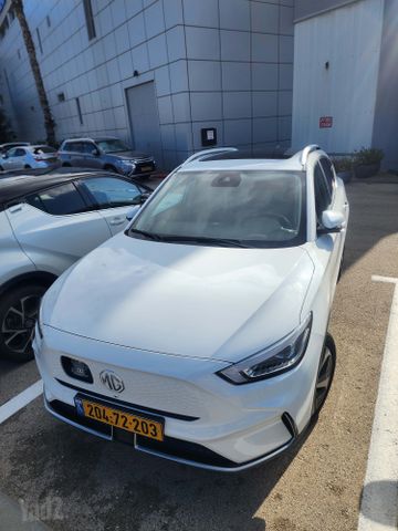 מודעת רכב אם ג'י ZS