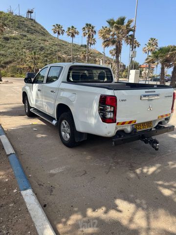 מיצובישי טרייטון / L200