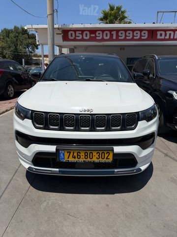 מודעת רכב ג'יפ קומפאס