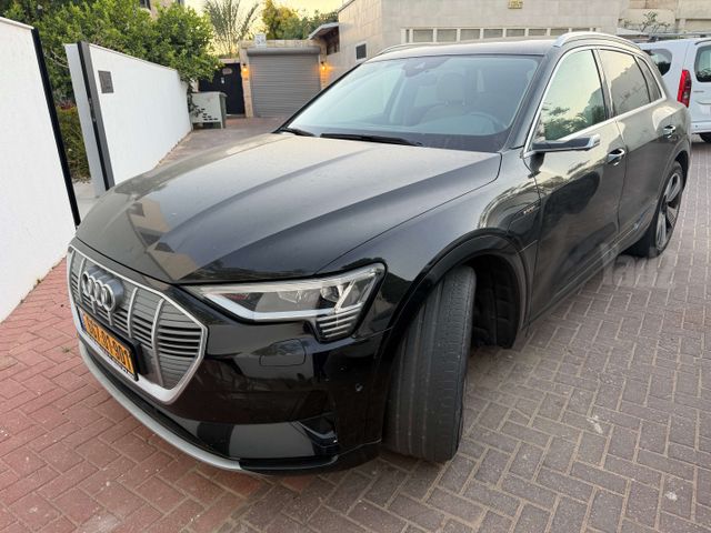 מודעת רכב אאודי E-tron