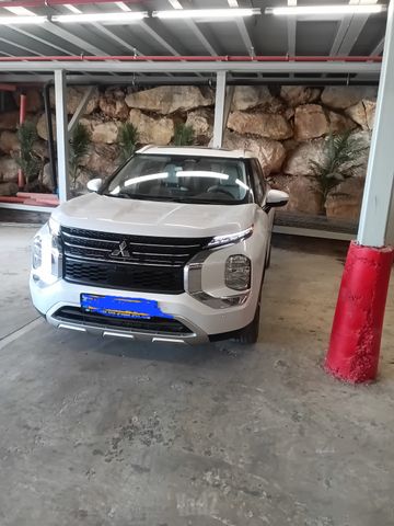מיצובישי אאוטלנדר