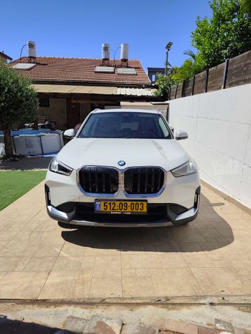 ב מ וו X1