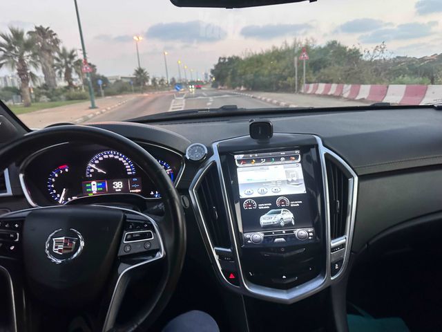 קאדילק SRX