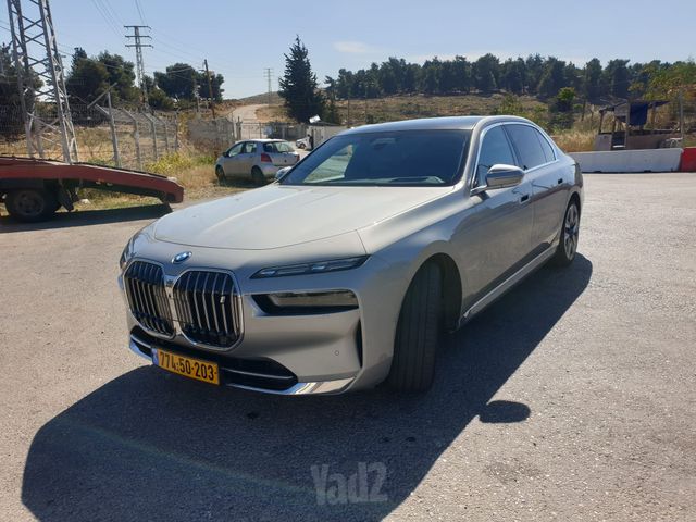 מודעת רכב ב מ וו i7
