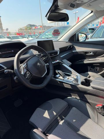 פיג'ו 3008