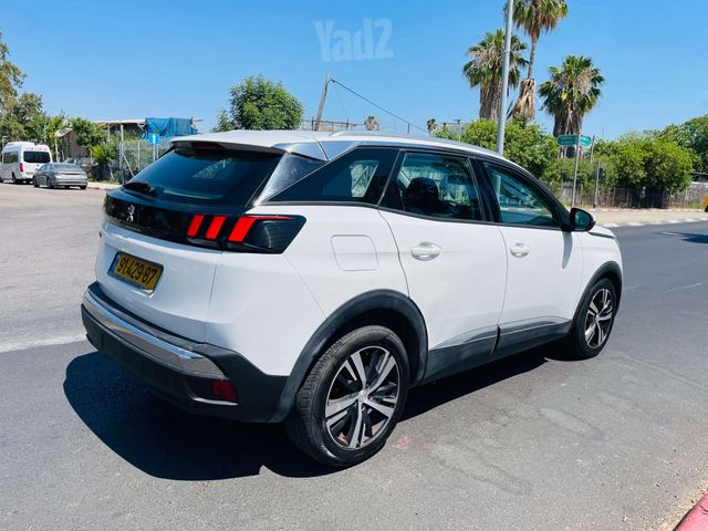 פיג'ו 3008