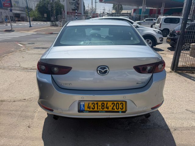 מאזדה 3