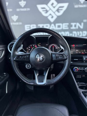 אלפא רומיאו ג'וליה