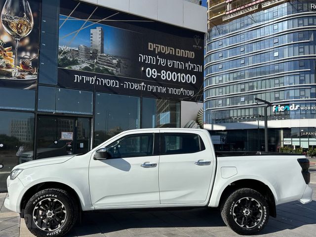 איסוזו די-מקס