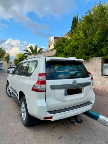טויוטה לנד קרוזר
