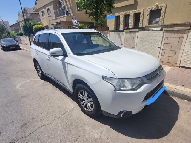 מיצובישי אאוטלנדר